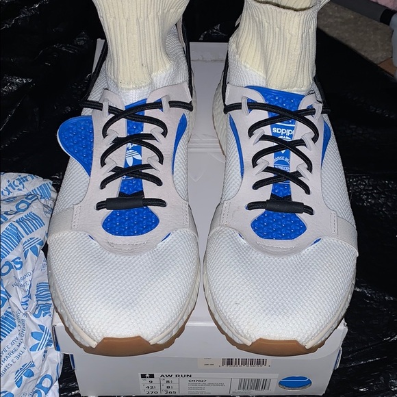 Adidas/Alexander Wang run shoe SZ. 9 - Picture 4 of 7
